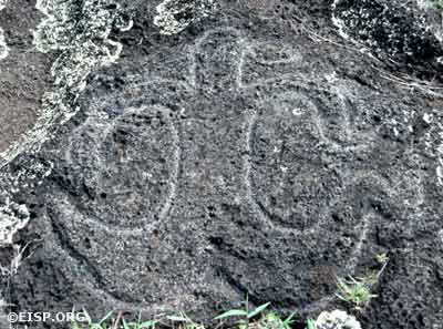 Petroglyph of a ceremonial oject (rei miro), Hanga Piko, Rapa Nui (Easter Island). Photo by: Jo Anne Van Tilburg/EISP