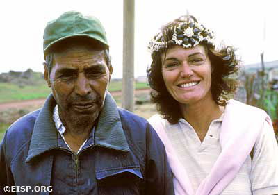 Felipe Teao A. and Jo Anne Van Tilburg. ©1983 EISP/JVT/ Photo: D. C. Ochsner.