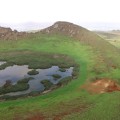 Figura 4. Rano Raraku, mayo 2018. Video por Malcom Brown, PBS NewsHour