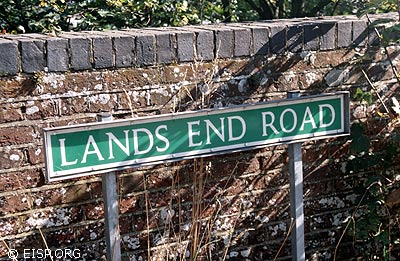 “Lands End” in Bursledon marks the location of the riverside honeymoon cottage where the Routledges spent their happiest years together. (©1997 EISP/JVT/Photo: J. Van Tilburg)