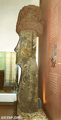 EISP archive photos of Moai SI-WDC-001, located at the Smithsonian Institution in Washington DC, USA. Photos by Jo Anne Van Tilburg, 1986 © JVT/EISP.