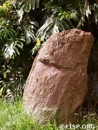 Front view of red scoria <em>moai</em> standing in Nely Pakarati Manutomatoma’s garden. Photo by Alice Hom. © 2002 EISP.