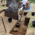 Darío Icka Paoa excavating Unit 157.