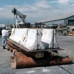 Freeway J-beams and a steel plate simulate the weight of an average statue in our Los Angeles pre-experiment designed to test palm wood strength. ©1998 EISP/JVT/Photo: J. Van Tilburg.