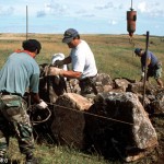 Rapa Nui crew, under the direction of Rafael Rapu, building the replica ahu on which our experimental statue will be raised. ©1998 EISP/JVT/Photo: J. Van Tilburg.